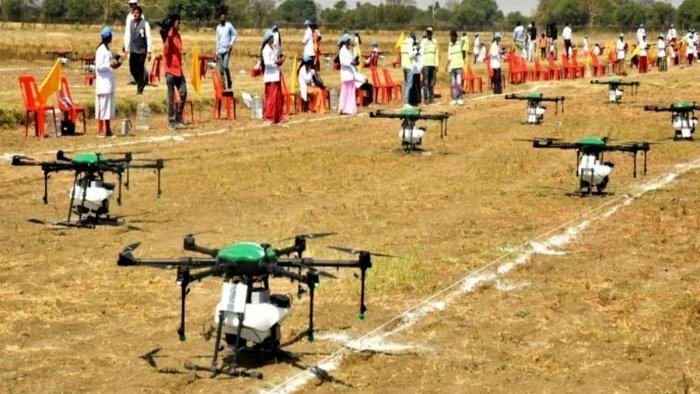 कभी ड्रोन देखकर डरने वाली महिलाएं अब बन गईं पायलट, नैनो यूरिया छिड़काव से हो रही बंपर कमाई