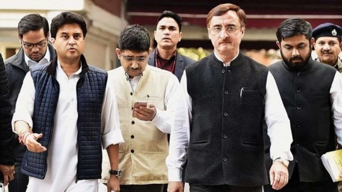 इंदौर, भोपाल, ग्वालियर और उज्जैन शामिल; जबलपुर को बाहर रखने पर केंद्र सरकार से किए गए सवाल