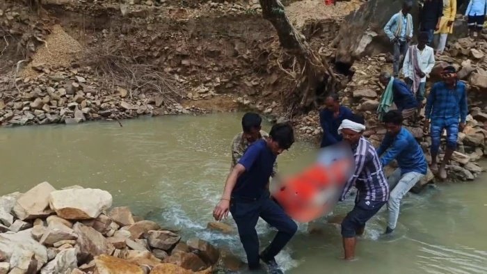 पन्ना में सेल्फी के चक्कर में गहरी खाई में गिरे युवक की मौत, 24 घंटे बाद SDRF ने निकाला शव