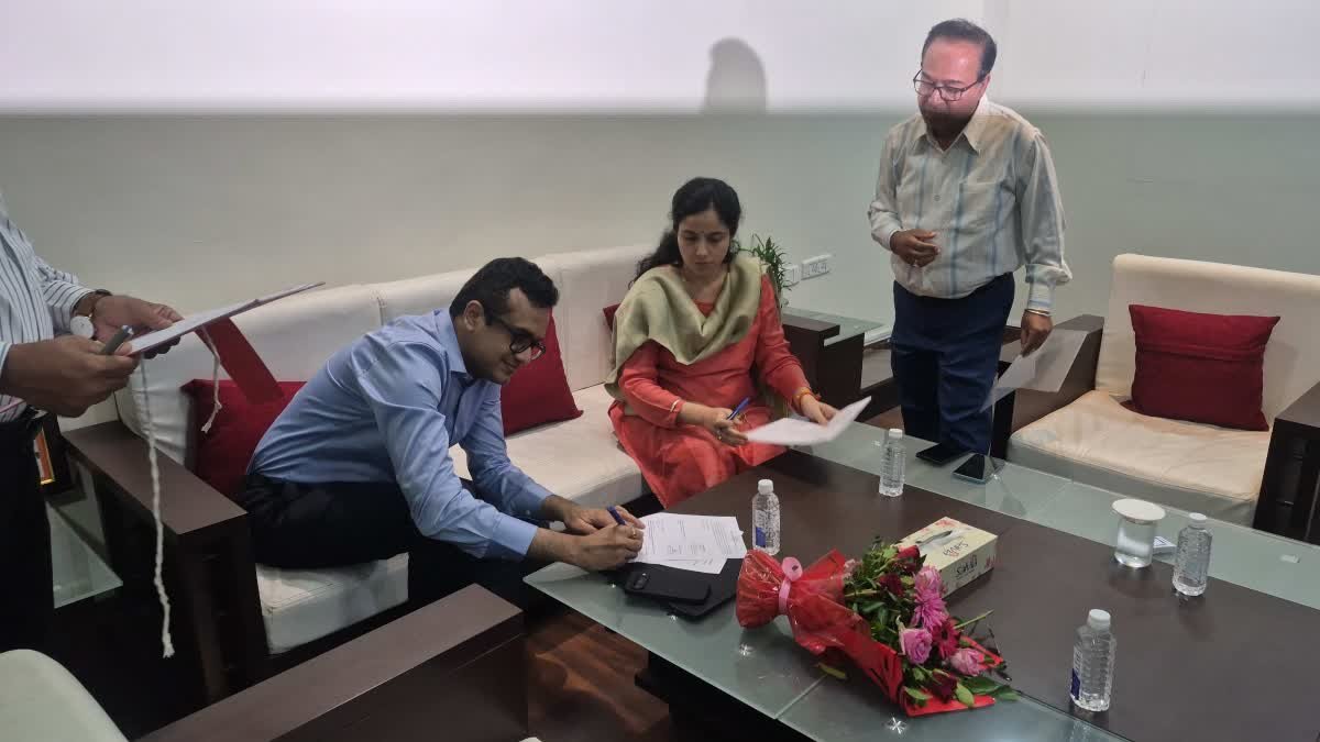 रतलाम के नए कलेक्टर अजय कटेसरिया ने संभाला पदभार, कलेक्ट्रेट में ई-फाइल और ई-एचआरएमएस सिस्टम लागू