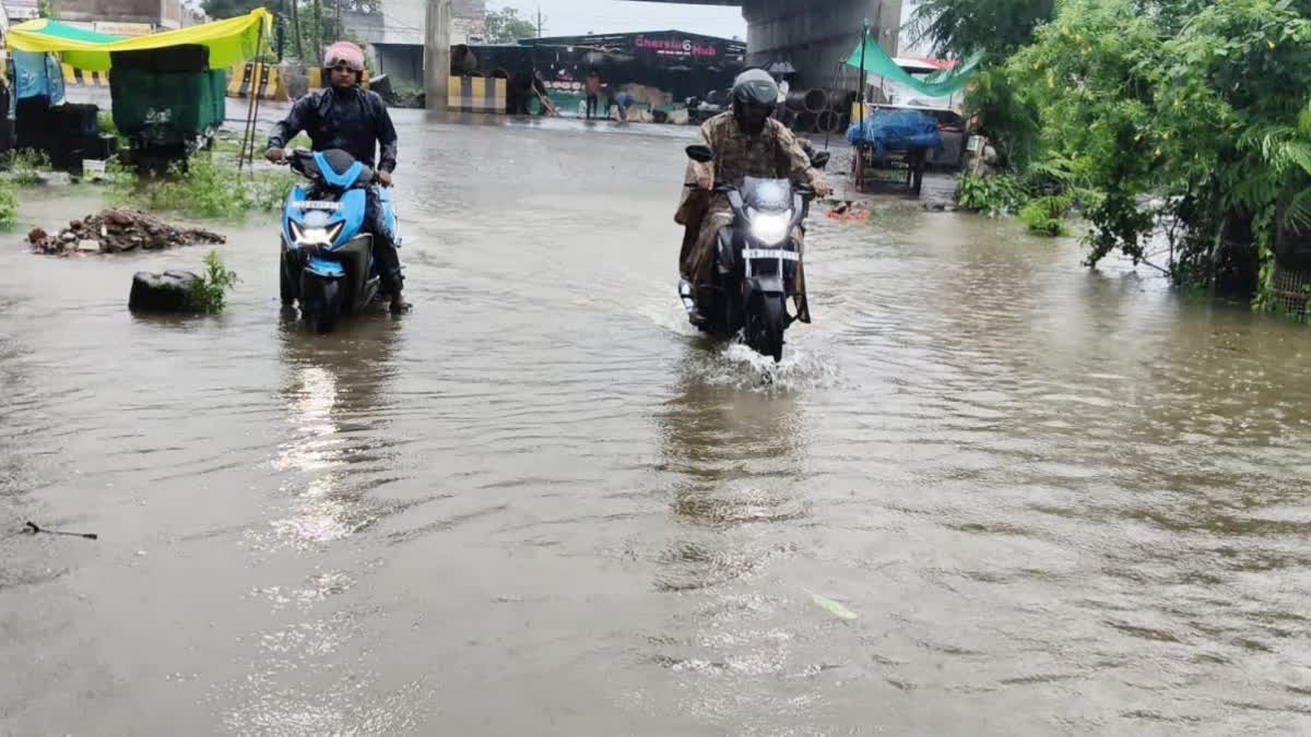 मध्य प्रदेश के 17 जिलों में भारी बारिश और फ्लैश फ्लड का अलर्ट, 24 घंटे में 4 इंच तक पानी गिरने का अनुमान