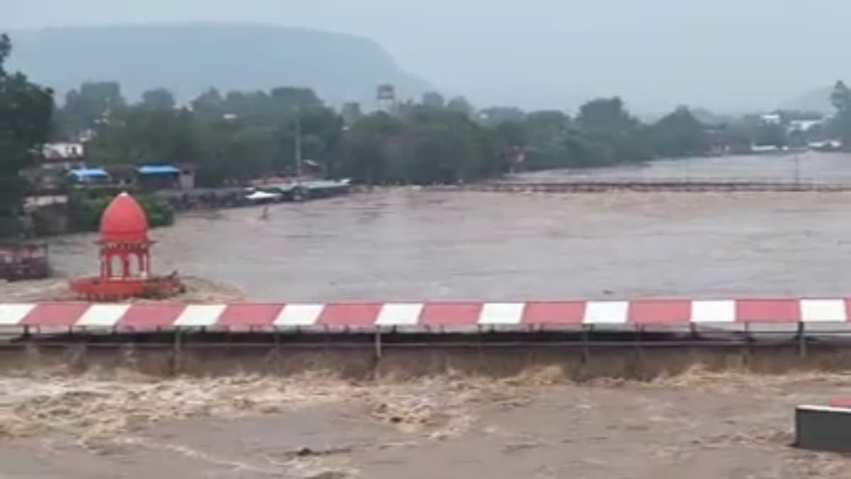 भारी बारिश से सतना शहर और ग्रामीण इलाकों में जलभराव, चित्रकूट का संपर्क कटा