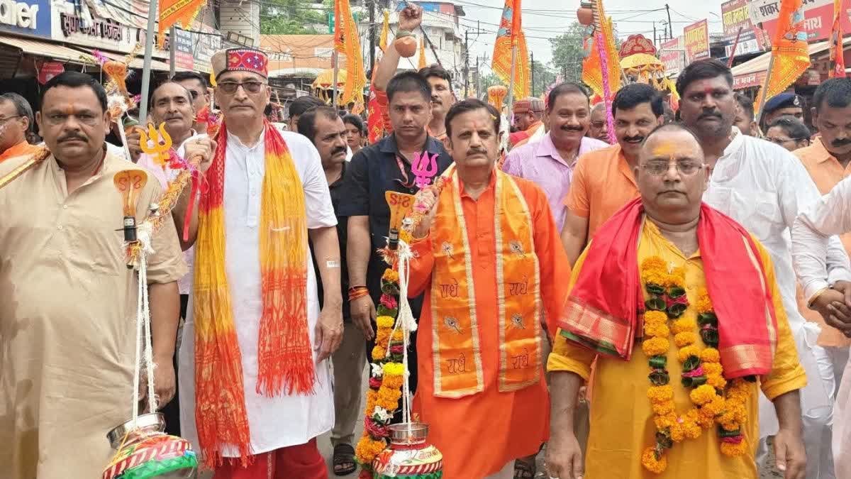 सावन की भक्ति में डूबा रीवा, डिप्टी सीएम राजेंद्र शुक्ला भगवा वस्त्र पहनकर कांवड़िया बनकर हुए शामिल