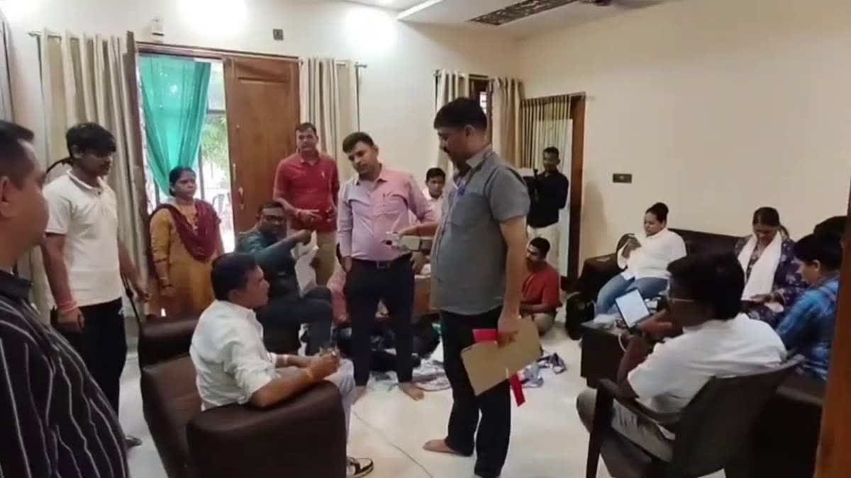 सरकारी क्लर्क सुभाष मिश्रा के ठिकानों पर छापा, आय से 5 गुना अधिक 5 करोड़ की संपत्ति का खुलासा