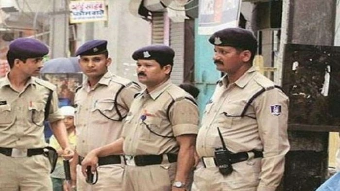 पुलिस ने किया चोरी की 3 वारदातों का पर्दाफाश, 5 आरोपी गिरफ्तार और लाखों के जेवर बरामद