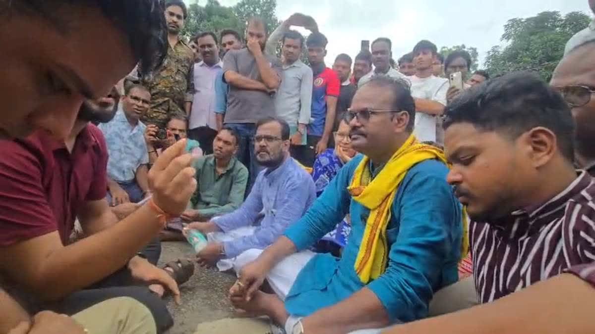 बैगा बाहुल्य परसवाड़ा और बिरसा में स्वास्थ्य व्यवस्था पर उठे सवाल, 4 साल के बच्चे की मौत के बाद आक्रोश