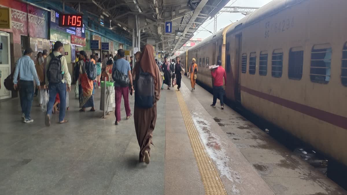 अमृत भारत योजना में संवर रहे भोपाल स्टेशन पर बुनियादी सुविधाओं का अभाव, इंदौर ने मारी बाजी