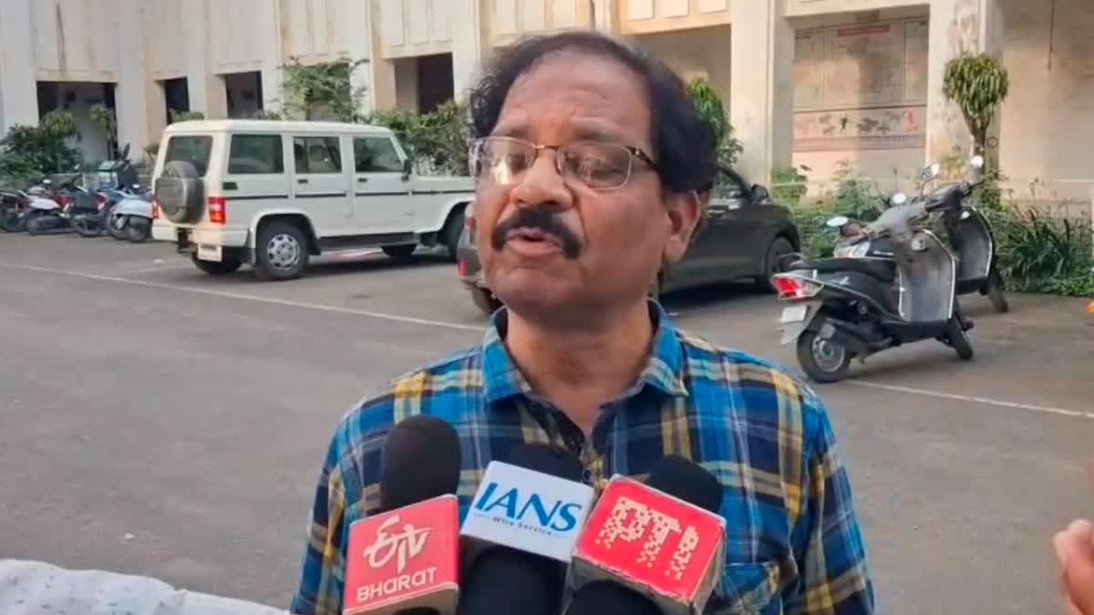 एसटी कोटे से प्रमोट सीएमएचओ पर जनरल कोटे का ईडब्ल्यूएस लाभ लेने का आरोप, सीएमएचओ ने दी सफाई