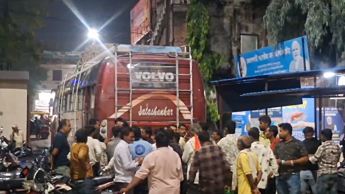 पन्ना की महिला ने बस में दिया बेटी को जन्म, ड्राइवर ने बिना देर किए सीधे जिला अस्पताल के अंदर पहुंचाई बस