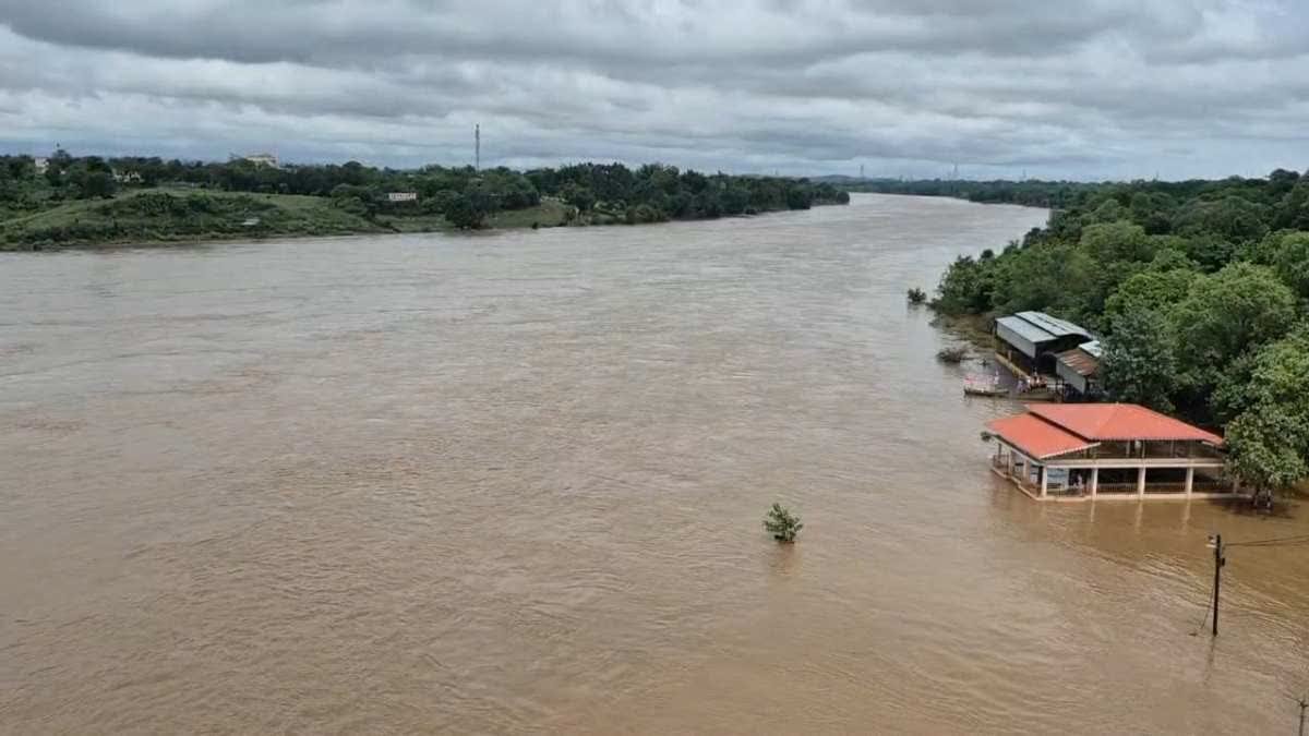 लगातार बारिश से जनजीवन प्रभावित, पन्ना का किलकिला कुंड बना पर्यटकों की पहली पसंद
