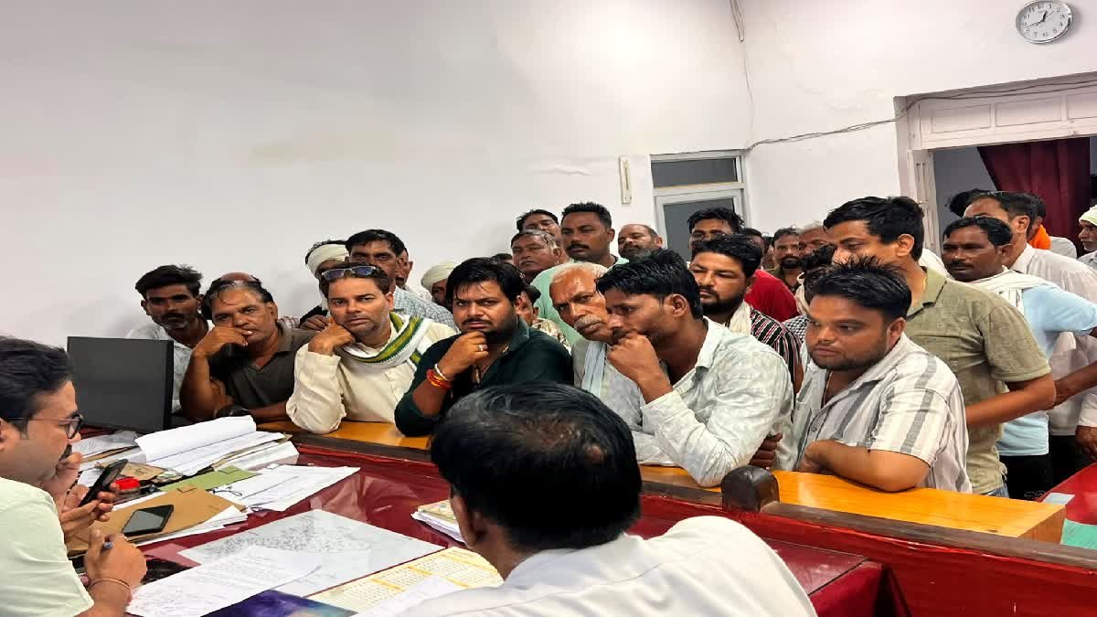 मध्य प्रदेश के 10 गांवों में 72 घंटे से छाया अंधेरा, ओवरलोड ट्रांसफार्मर फुंकने से किसान परेशान