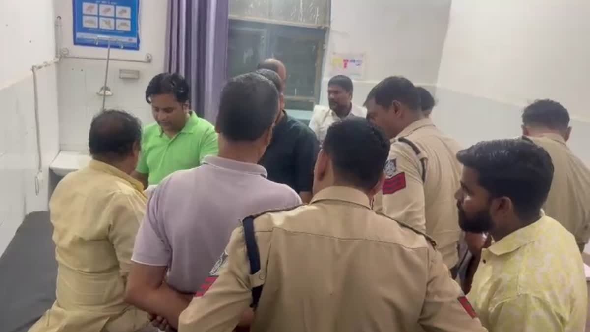 शमशाबाद में सराफा व्यापारी को गोली मारकर 50-60 लाख की लूट, बाइक सवार बदमाशों ने दिया वारदात को अंजाम