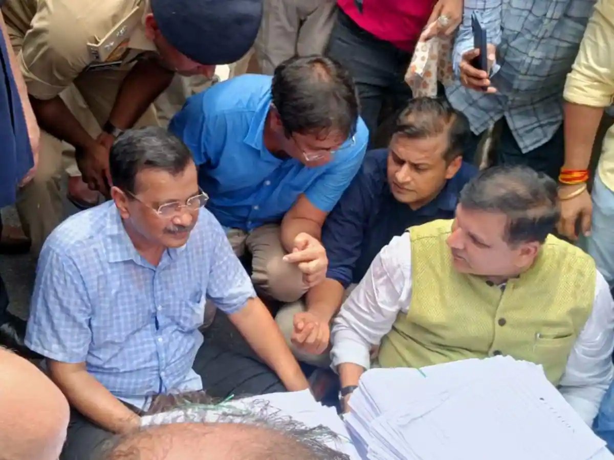 2 लाख ज्ञापनों के साथ पीएम आवास जा रहे केजरीवाल को पुलिस ने रोका, मिला रिसीविंग का आश्वासन