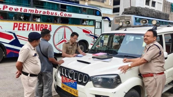 त्योहार की भीड़ के बीच नियमों का उल्लंघन करने वाली बसों पर 1.24 लाख रुपये का जुर्माना