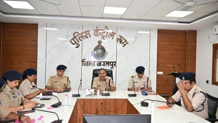 ई-जीरो एफआईआर और सीएम हेल्पलाइन की शिकायतों के निराकरण पर जोर, जबलपुर एसपी ने दिए सख्त निर्देश