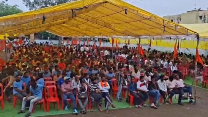भोपाल में आउटसोर्स बिजली कर्मचारियों का बड़ा प्रदर्शन, मुख्यमंत्री से समय देने की मांग