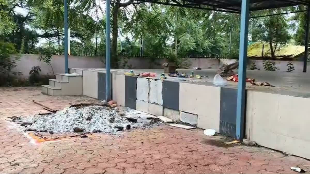 नगर निगम के पब्लिक पार्क में जैन मुनि के अंतिम संस्कार पर विवाद, रहवासियों के विरोध के बाद जांच के आदेश