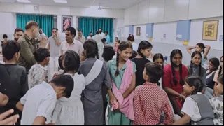 इंदौर के स्कूल में मध्याह्न भोजन खाने से 38 बच्चों की बिगड़ी तबीयत, कढ़ी-चावल परोसे जाने पर उठे सवाल
