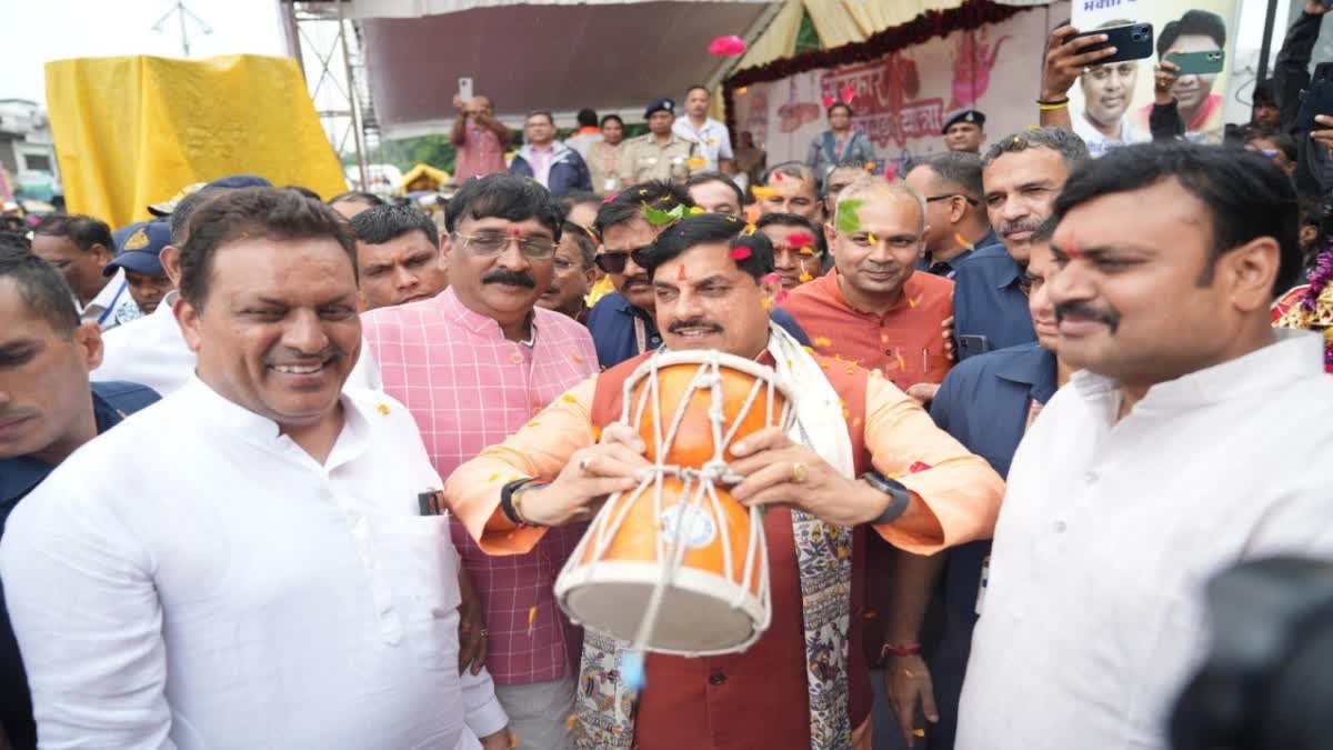 सीएम मोहन यादव हुए शामिल, मध्य प्रदेश की सबसे बड़ी कांवड़ यात्रा में उमड़ा जनसैलाब
