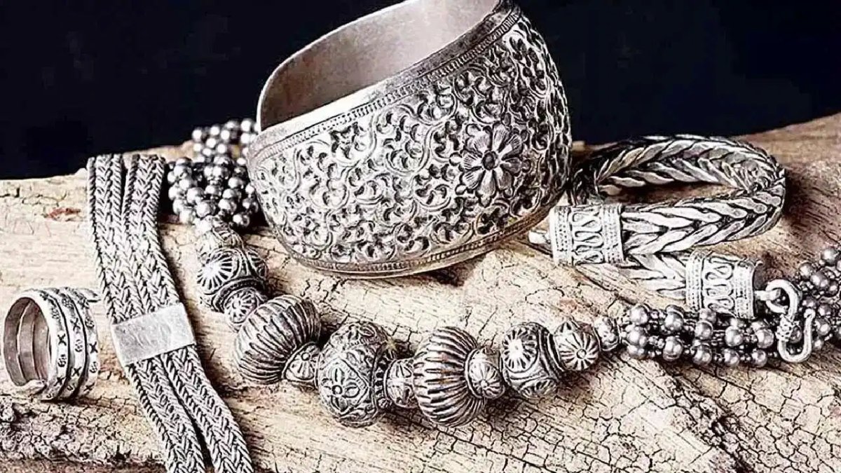सोने के बाद अब चांदी के गहनों की हॉलमार्किंग होगी अनिवार्य? देश में बढ़ेंगी टेस्टिंग लैब्स