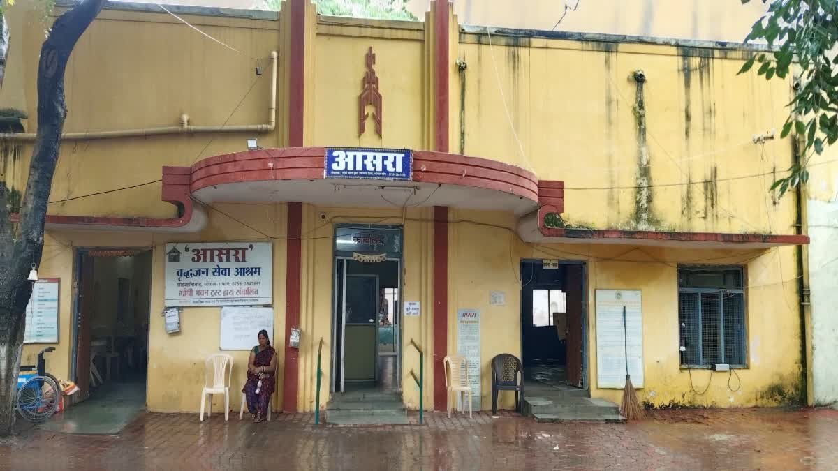 32 साल आश्रम में रहीं 105 साल की गया बाई और बुजुर्ग घनश्याम की अर्थी को अपनों ने नकारा