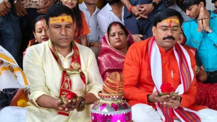 पंचवटी से शुरू हुई 121 किमी लंबी कांवड़ यात्रा, राज्य मंत्री धर्मेंद्र सिंह लोधी हुए शामिल