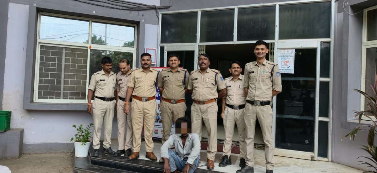 बड़वानी पुलिस को मिली बड़ी सफलता, 2 हजार के इनामी फरार कैदी को खंडवा से पकड़कर भेजा जेल