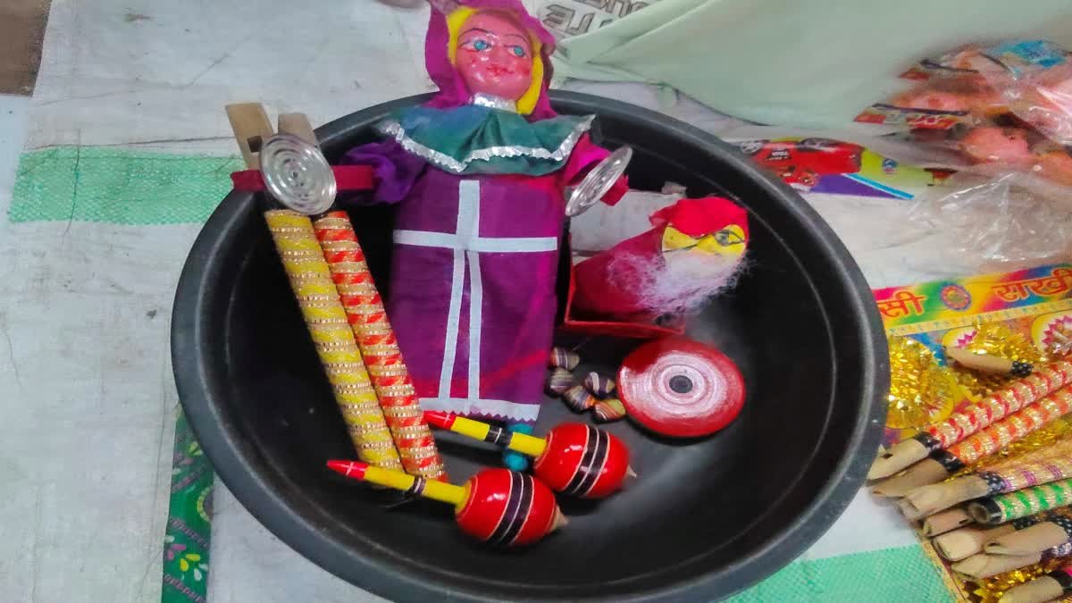 लकड़ी की गुड़िया, डब्बा का बब्बा और खिलौने—जानिए क्या है बुंदेलखंड की प्रसिद्ध सावनी भेजने की प्रथा