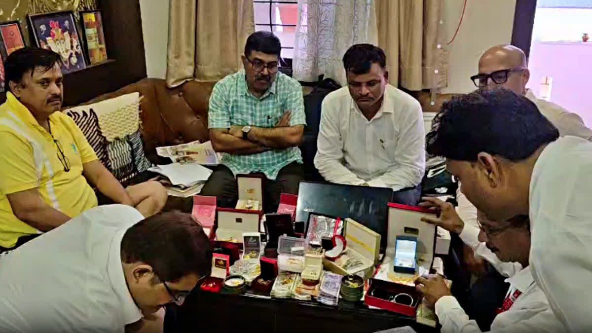 इंदौर नगर निगम अधिकारी के घर लोकायुक्त का छापा, आय से 216 प्रतिशत अधिक संपत्ति का खुलासा