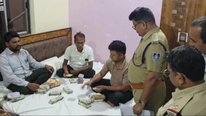 पनागर में होटल के कमरे में चल रहा था बड़ा जुआ फड़, क्राइम ब्रांच ने 15 लाख से अधिक कैश के साथ 4 दबोचे