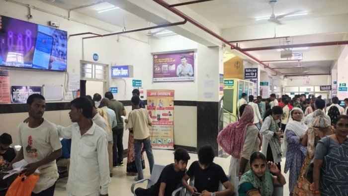 मुरार जिला अस्पताल की न्यूरो ओपीडी में दवाइयों का संकट, मरीजों को बाहर से खरीदना पड़ रहा सामान