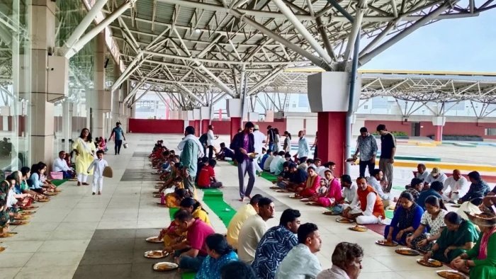 100 करोड़ के टंट्या मामा भील बस टर्मिनल से नहीं शुरू हुईं बसें, अब परिसर में हो रहे हैं धार्मिक आयोजन