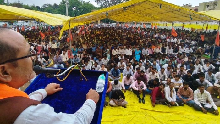 17 सूत्रीय मांगों को लेकर भोपाल में आउटसोर्स कर्मचारियों का प्रदर्शन, मंत्रालय घेराव की चेतावनी