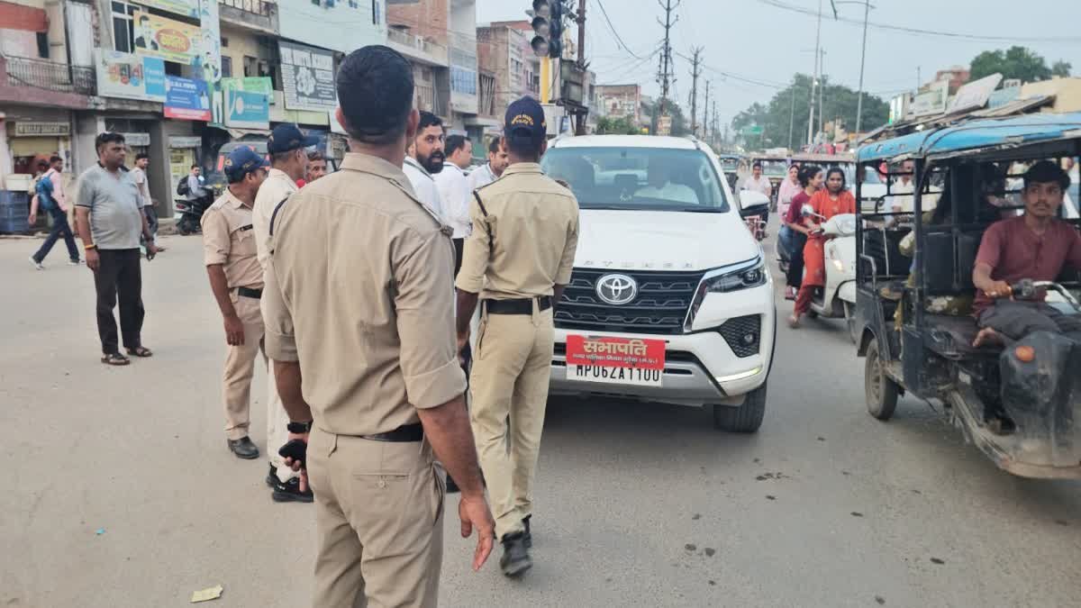 एमएस रोड पर टेंट लगाकर बैठे 7 जज, नियमों का उल्लंघन करने वाले 24 वाहनों पर कार्रवाई