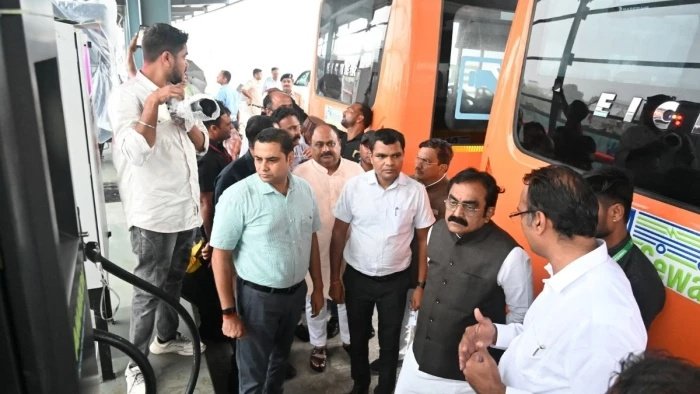 संस्कारधानी को जल्द मिलेगी ई-बस की सौगात, 32 आधुनिक एसी बसें जबलपुर पहुंचीं