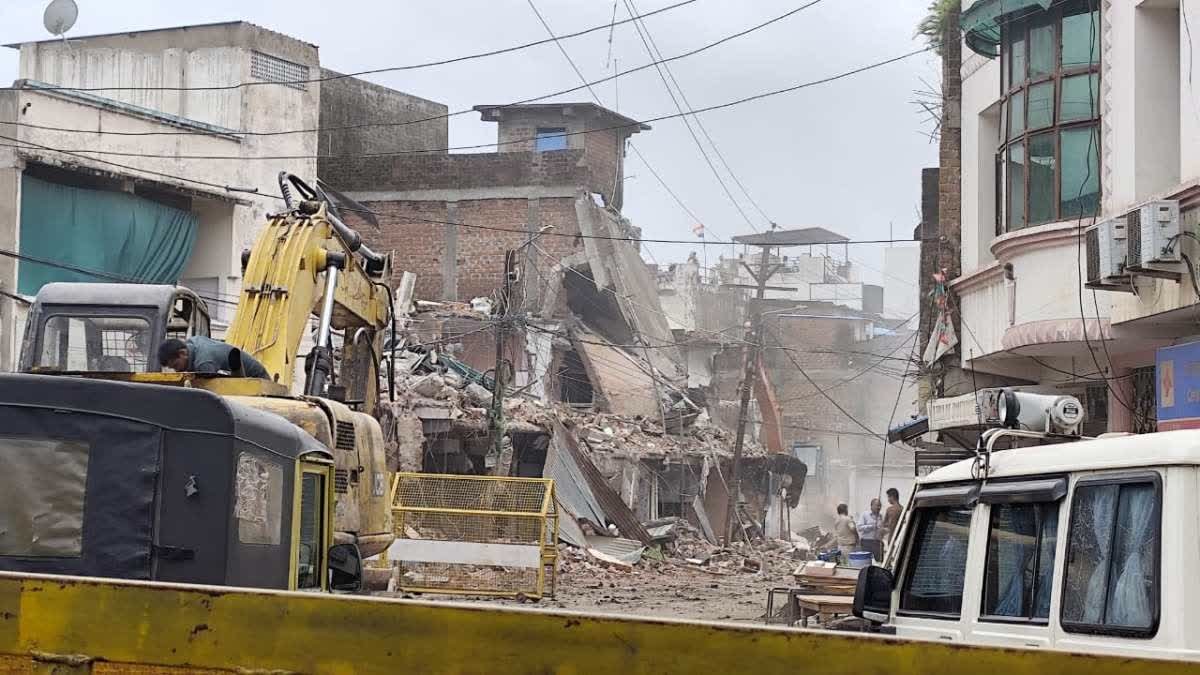 हाईकोर्ट के आदेश पर भोपाल में चला बुलडोजर, निजी जमीन से हटाए गए 50 से ज्यादा मकान