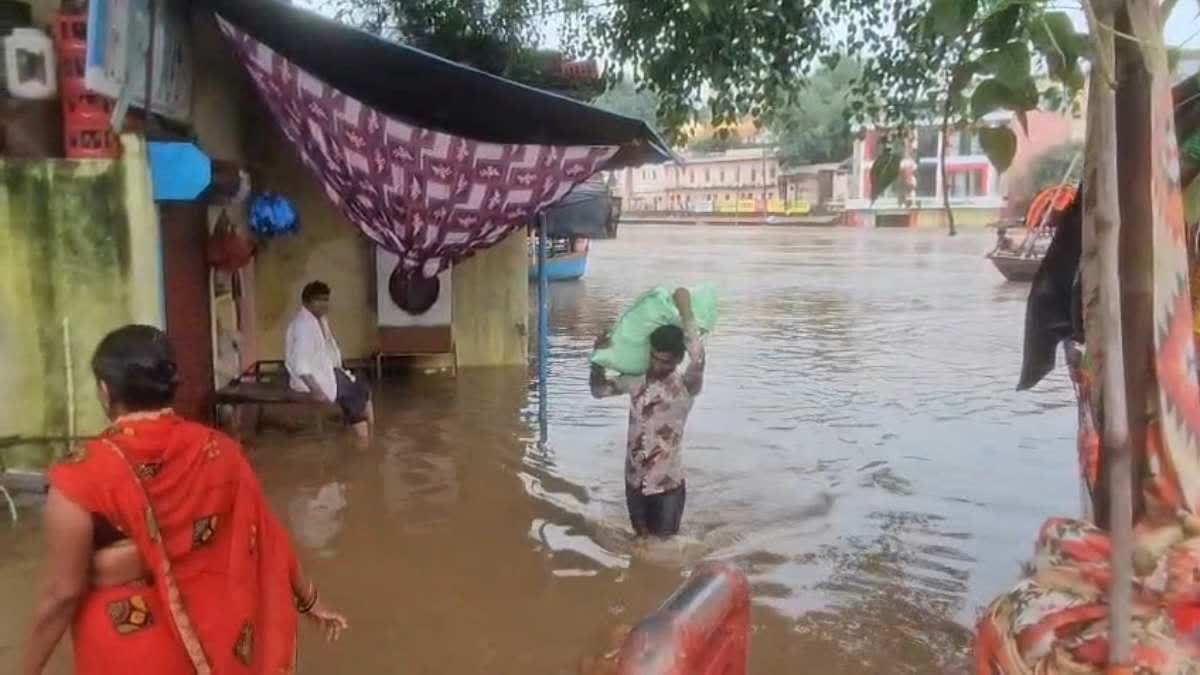 सतना में लगातार बारिश से बाढ़ जैसे हालात, उफान पर नदियां और कई इलाकों में भरा पानी