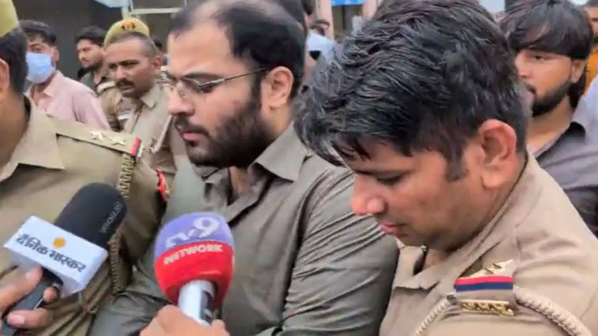 झांसी पहुंचे अतीक के बेटे अजहम की भावुक अपील- 'जेल में बंद भाइयों को मिट्टी में आने दिया जाए'
