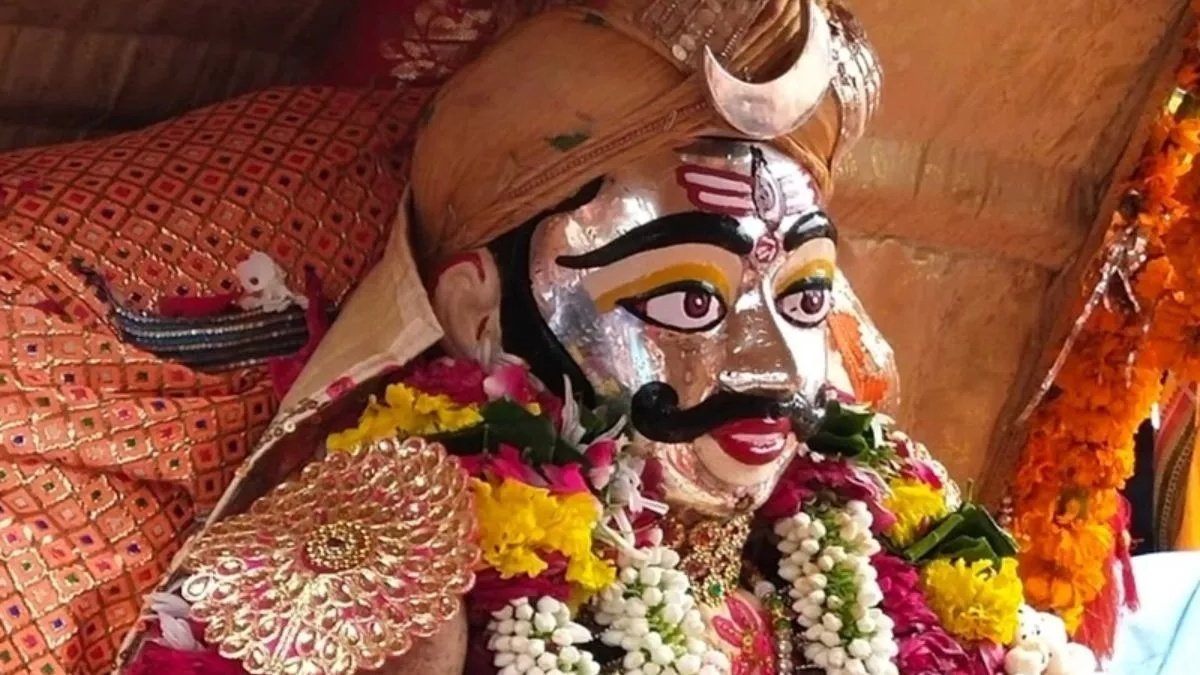 भोर से ही महाकाल मंदिर में उमड़े श्रद्धालु, पर्यावरण संरक्षण का संदेश लेकर निकली बाबा की सवारी