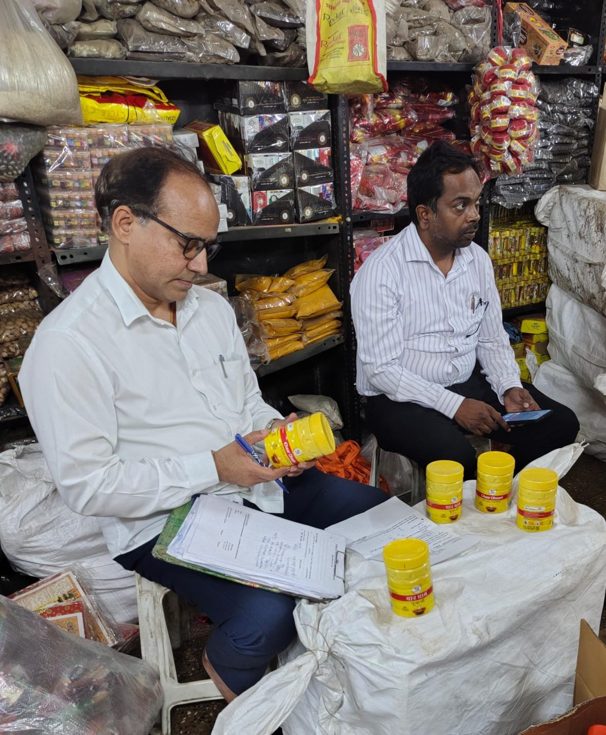 बाजार में धड़ल्ले से बिक रहा नकली घी, मावा और मिलावटी मिठाई, 1 महीने में 11 क्विंटल प्रोडक्ट जब्त