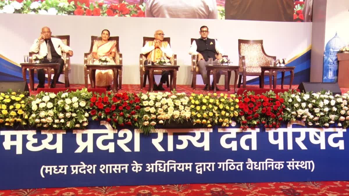 मध्य प्रदेश में फर्जी डॉक्टरों पर लगाम कसने के लिए नया ऐप लॉन्च, क्लीनिक पर लगाना होगा QR कोड