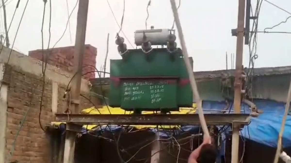 शहडोल में करंट लगने से बैल की मौत, आक्रोशित ग्रामीणों ने ट्रांसफार्मर में की तोड़फोड़