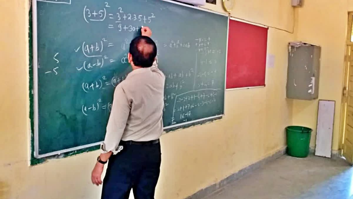 उफनते नदी-नालों को पार कर स्कूल न जाएं शिक्षक, लोक शिक्षण संचालनालय ने जारी किए निर्देश