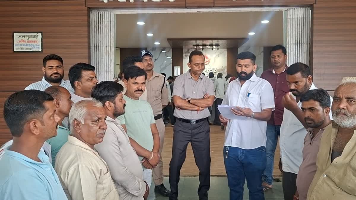 नीमच में जंगली सुअरों और नीलगायों का आतंक, मक्का और पपीते की फसल चौपट, किसान परेशान