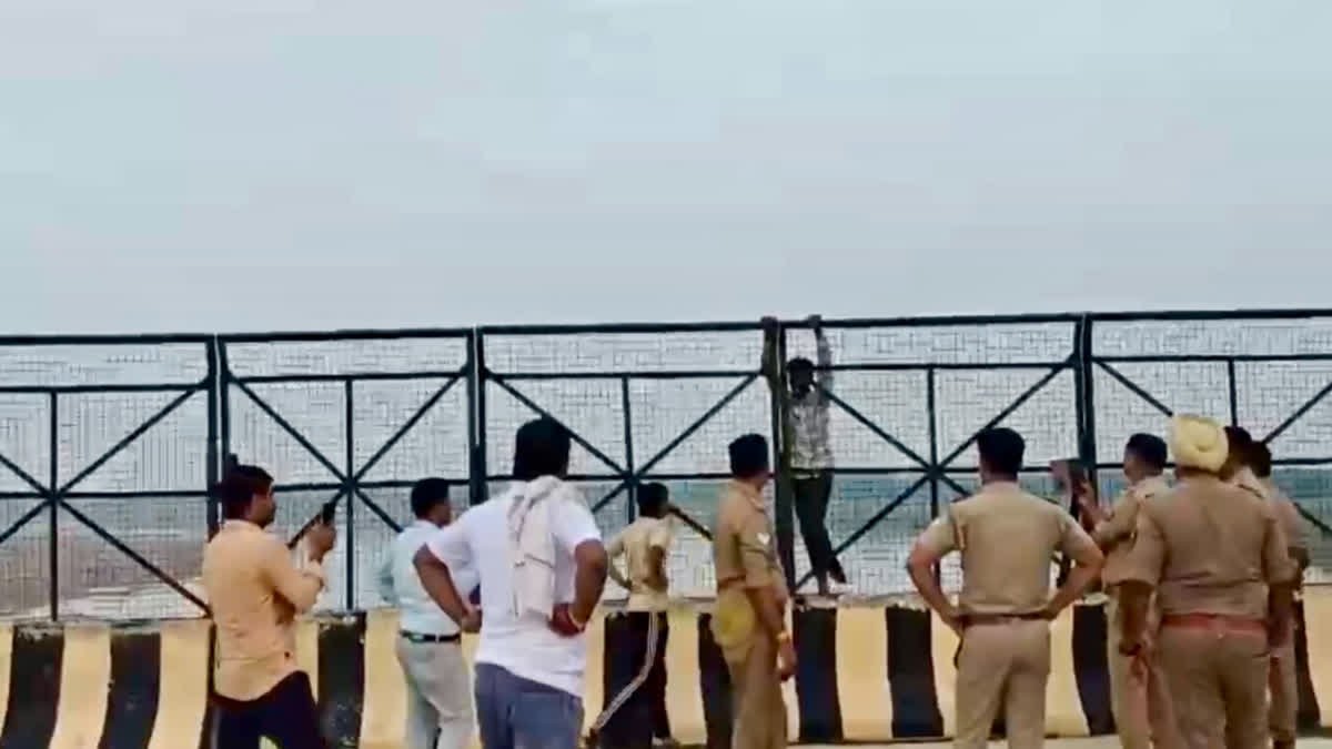 चंबल पुल पर फिल्मी स्टाइल में लटका युवक, दुष्कर्म के मामले में आरोपी और अपनी बच्ची का मांग रहा था हक