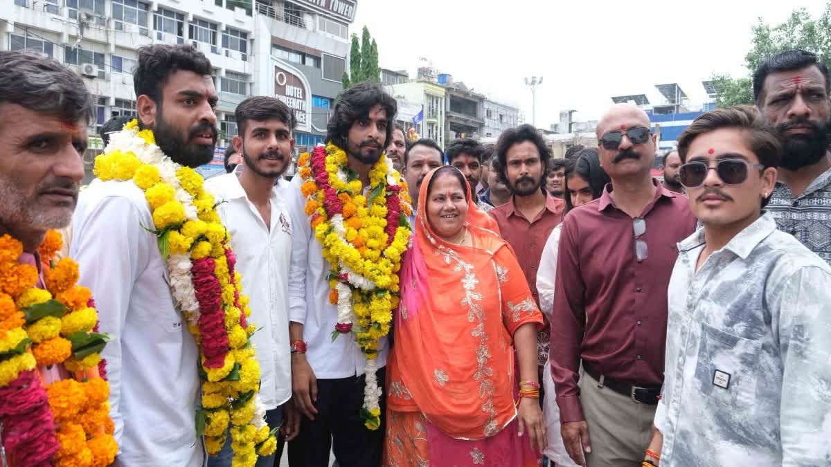 उज्जैन से 15 युवाओं की 750 किमी 'पैदल न्याय यात्रा' शुरू, आरक्षण और यूजीसी सुधार जैसी मांगों को लेकर दिल्ली कूच