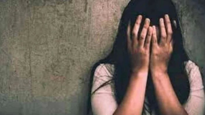 झाड़-फूंक के नाम पर 12वीं की छात्रा से लंबे समय तक दुष्कर्म, गर्भवती होने पर तांत्रिक ने बताया 'भूतबाधा'