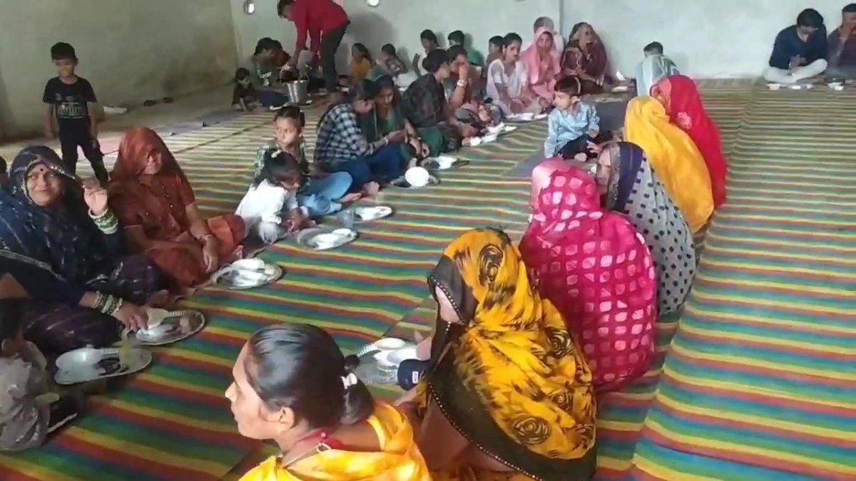 20 साल पुरानी पालतू बकरी 'कटोरी' की तेहरवीं में शामिल हुए 500 लोग, विदिशा के किसान की चर्चा
