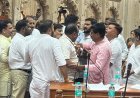 हंगामे और हाथापाई की नौबत तक पहुँची नगर निगम की बैठक, जलभराव पर विपक्ष का धरना