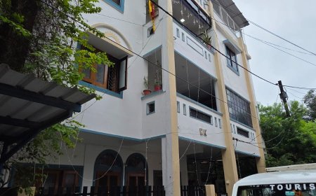 नगर निगम के सहायक राजस्व अधिकारी जितेंद्र कुमार पांडेय के ठिकानों पर लोकायुक्त का छापा, आय से अधिक संपत्ति का खुलासा